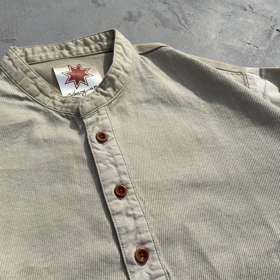 NASNGWAM (ナスングワム) / デッドストック バンドカラー アトリエシャツ / ATELIER SHIRT - BEIGE / J0506101