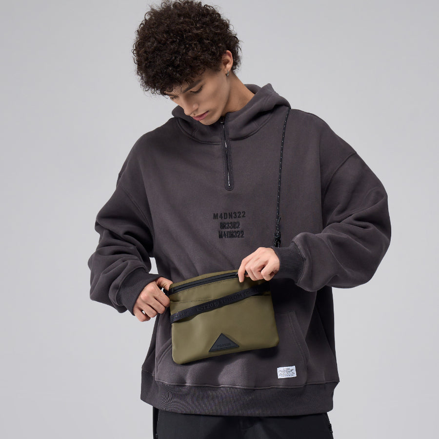 VENQUE (ヴェンク) / 防水 ボディーバッグ ポーチ / GEO CROSSBODY - GREEN / 国内正規取扱店 / 1年間製品保証付き