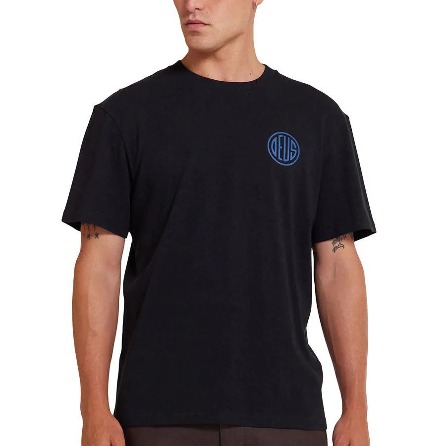 DEUS EX MACHINA ( デウスエクスマキナ ) / 半袖 Tシャツ / PILL LOGO TEE - BLACK / DMF241743 / メンズ