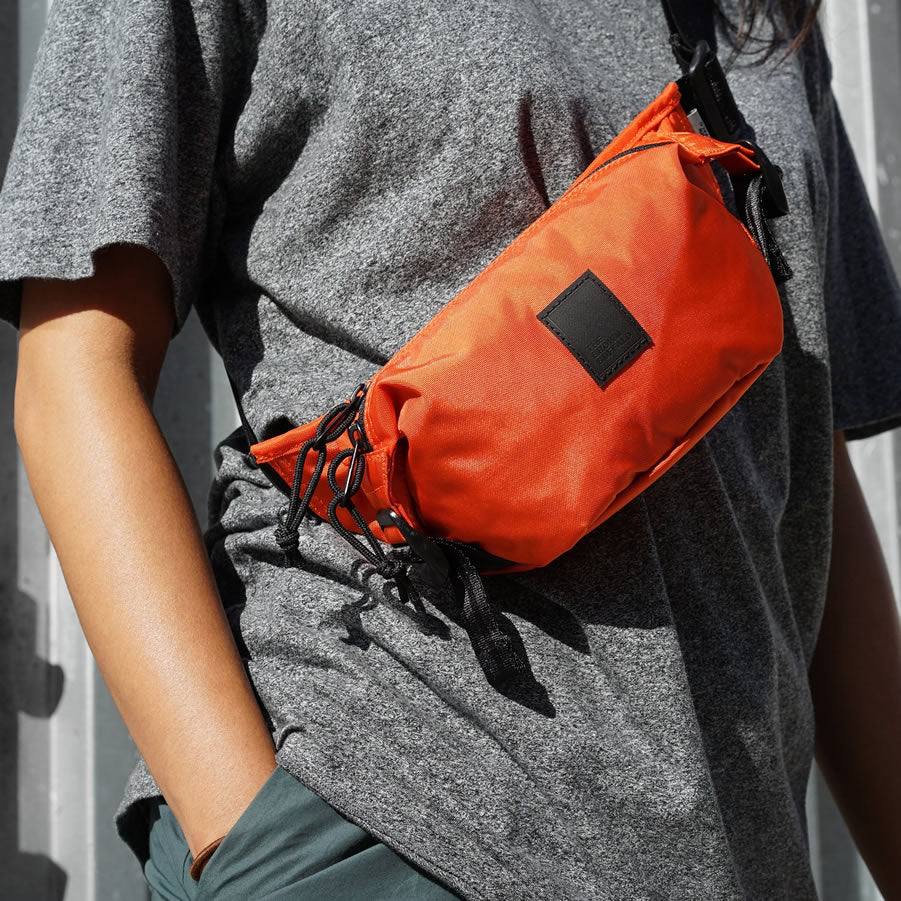THE BROWN BUFFALO(ザブラウンバッファロー) / ボディーバッグ ミニショルダー ポーチ  撥水 / STORMPROOF 420D / SUPPLYSLIG - ORANGE