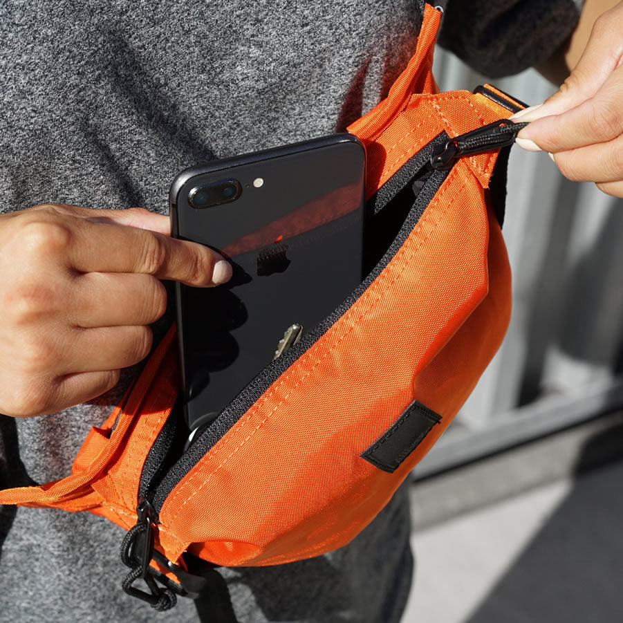 THE BROWN BUFFALO(ザブラウンバッファロー) / ボディーバッグ ミニショルダー ポーチ  撥水 / STORMPROOF 420D / SUPPLYSLIG - ORANGE