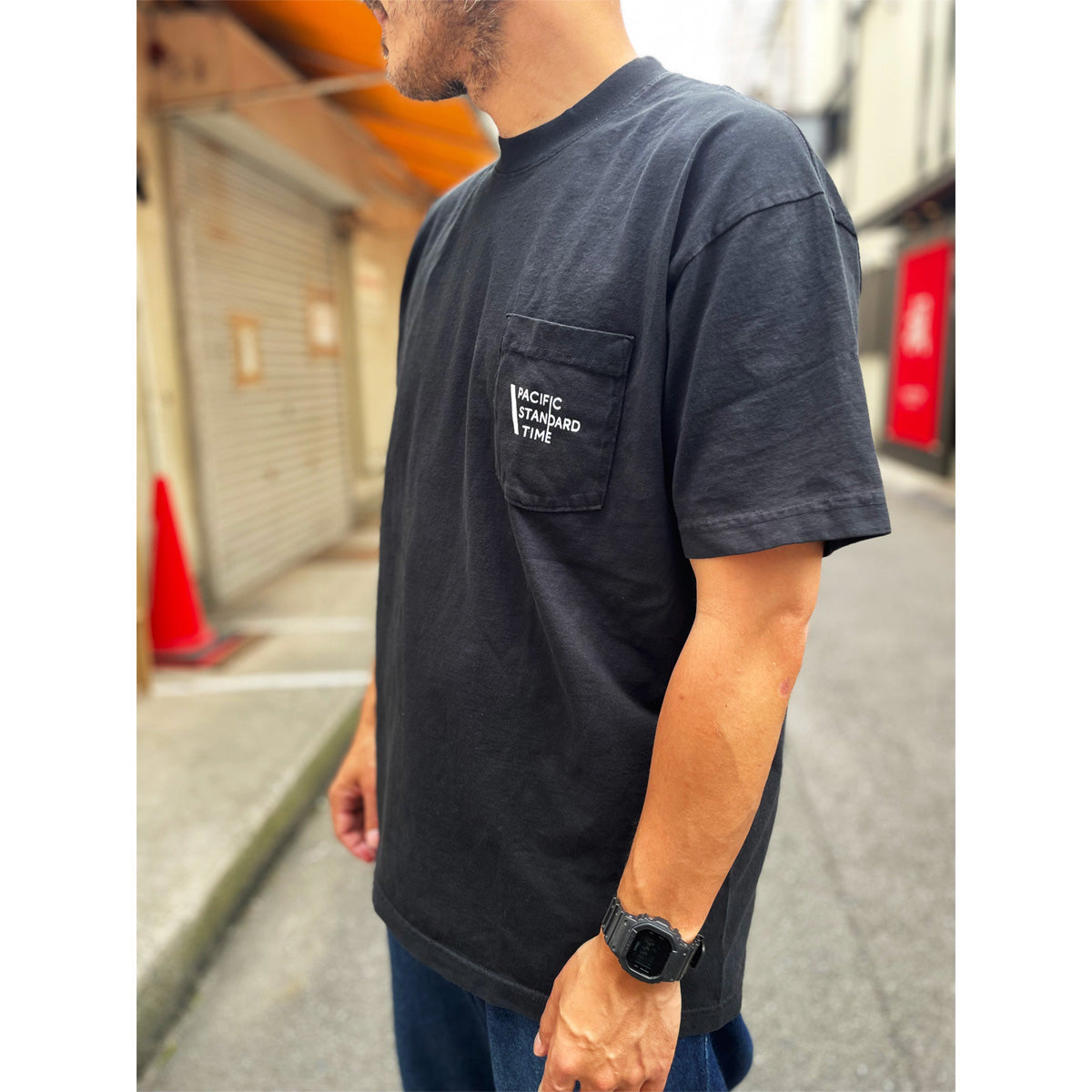 PACIFIC STANDARD TIME / パシフィックスタンダードタイム / LOGO SS TEE -BLACK / 半袖Tシャツ
