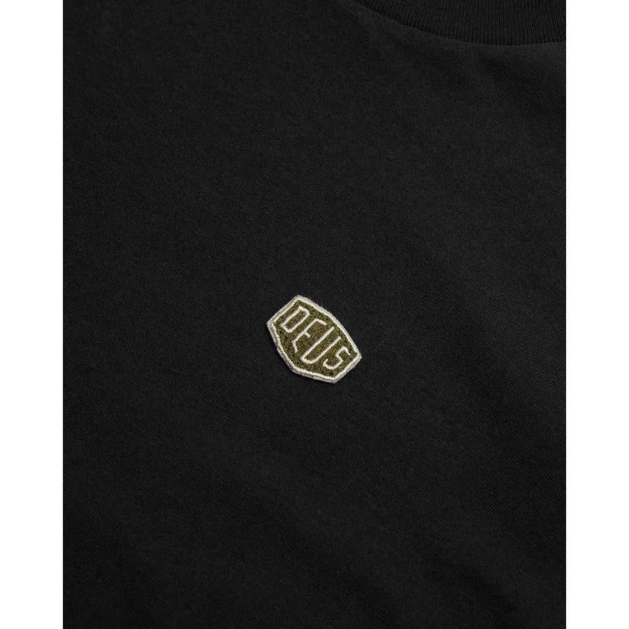 DEUS EX MACHINA ( デウスエクスマキナ ) / 半袖 Tシャツ / SHIELD STANDARD TEE - BLACK / DMF201877 / メンズ