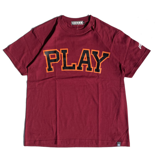 PLAY DESIGN  プレイデザイン / P01 プレイ / 半袖Tシャツ / PLAY COLLGE TEE - MAROON / 22SS0PCGT / メンズ