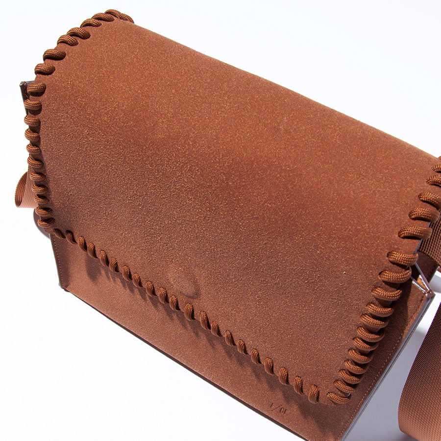 F/CE. エフシーイー / ビーガンスウェードレザー ショルダーバッグ / TECH SUEDE SHOULDER BAG - CAMEL / FEL3422B0001 / FCE