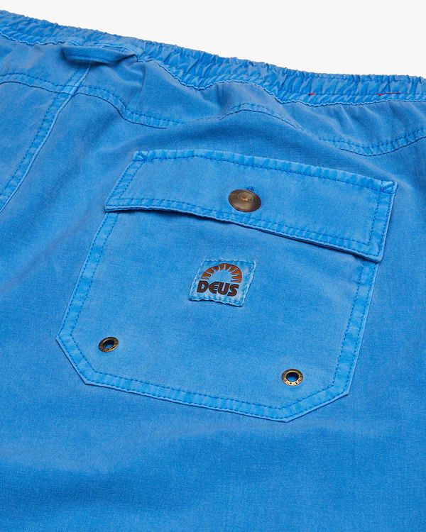 DEUS EX MACHINA ( デウス) /  街履きストレッチボードショーツ / SANDBAR GARMENT DYE - FRENCH BLUE / DMS222642A / メンズ