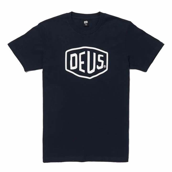 DEUS EX MACHINA ( デウスエクスマキナ ) / 半袖 Tシャツ / SHIELD TEE - NAVY/ DMW41808E/ メンズ