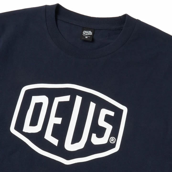 DEUS EX MACHINA ( デウスエクスマキナ ) / 半袖 Tシャツ / SHIELD TEE - NAVY/ DMW41808E/ メンズ