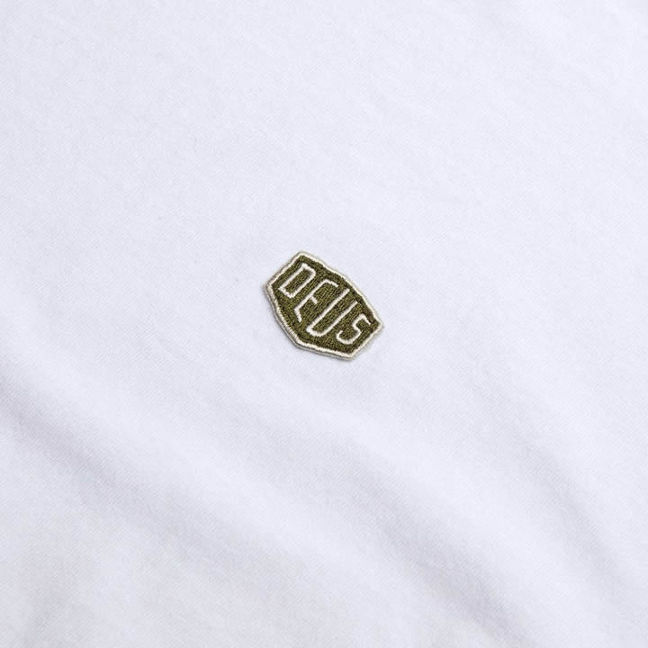 DEUS EX MACHINA ( デウスエクスマキナ ) / 半袖 Tシャツ / SHIELD STANDARD TEE - WHITE / DMF201877 / メンズ