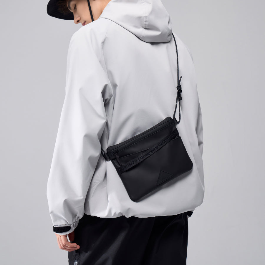 VENQUE (ヴェンク) / 防水 ボディーバッグ ポーチ / GEO CROSSBODY - BLACK / 国内正規取扱店 / 1年間製品保証付き