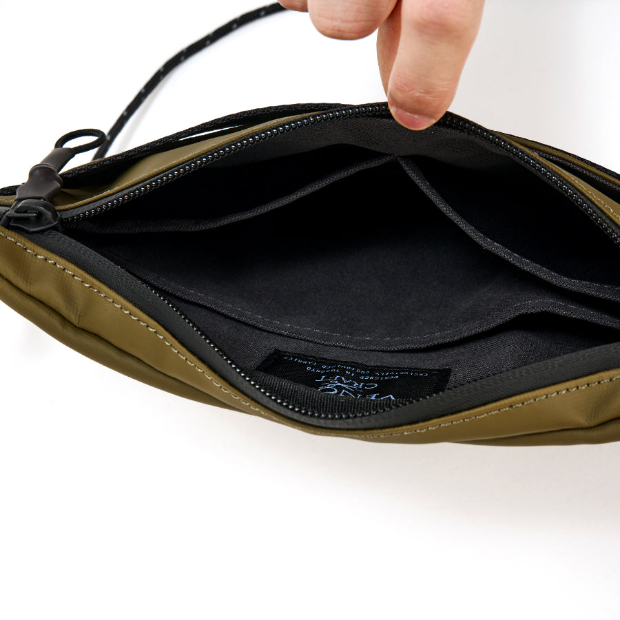 VENQUE (ヴェンク) / 防水 ボディーバッグ ポーチ / GEO CROSSBODY - GREEN / 国内正規取扱店 / 1年間製品保証付き
