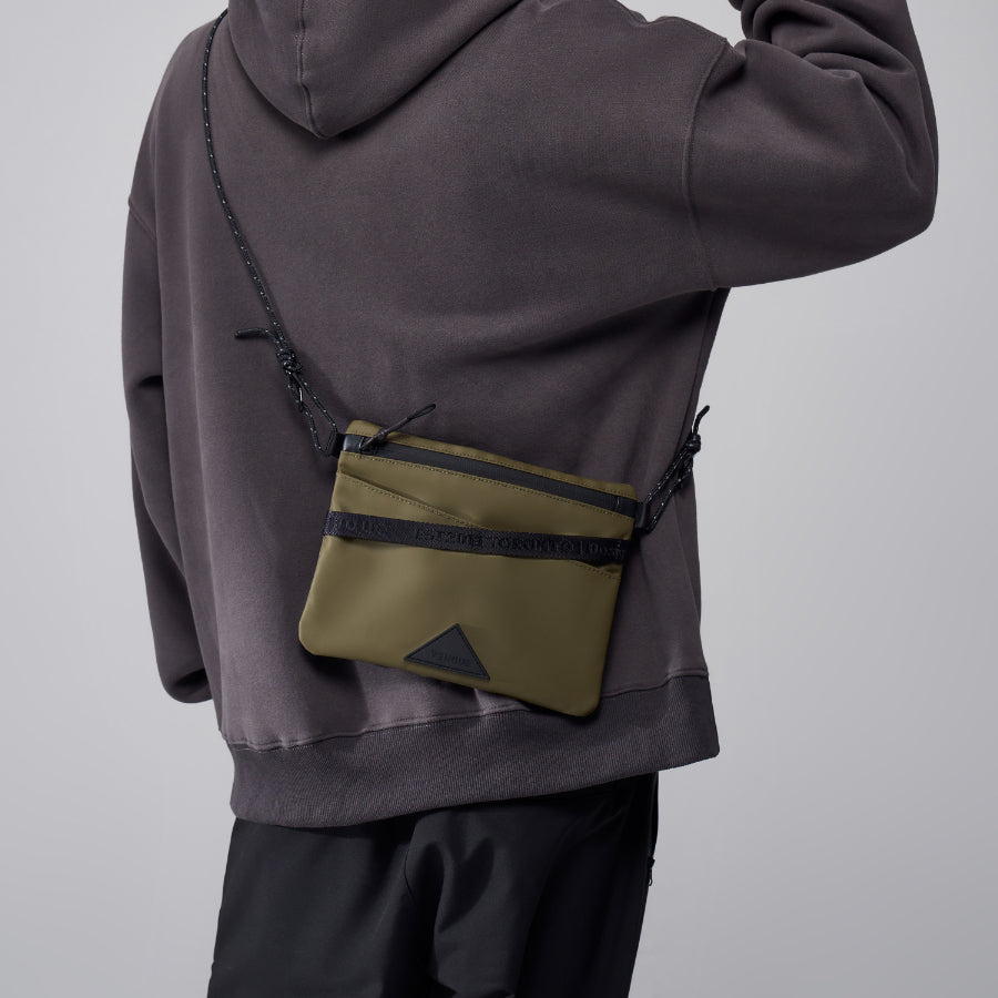 VENQUE (ヴェンク) / 防水 ボディーバッグ ポーチ / GEO CROSSBODY - GREEN / 国内正規取扱店 / 1年間製品保証付き