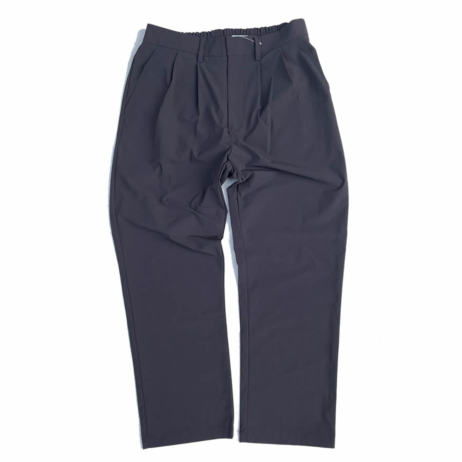 AXESQUIN(アクシーズクイン) / 撥水 ストレッチ素材 スラックスパンツ / TECH SLACKS 2.0 - CHARCOAL / 322019 / メンズ