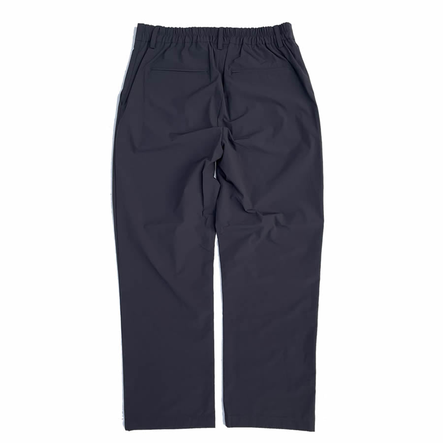 AXESQUIN(アクシーズクイン) / 撥水 ストレッチ素材 スラックスパンツ / TECH SLACKS 2.0 - CHARCOAL / 322019 / メンズ