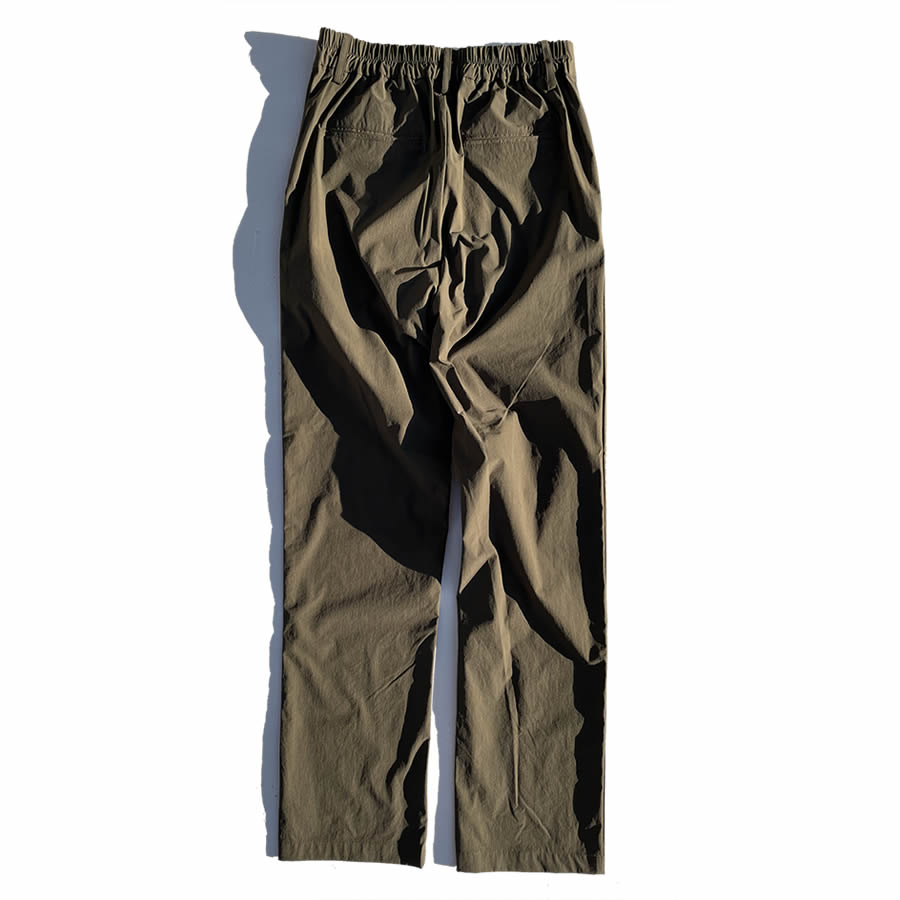 AXESQUIN(アクシーズクイン) / 撥水 ストレッチ素材 スラックスパンツ / TECH SLACKS 2.0 - DARK OLIVE / 322019 / メンズ
