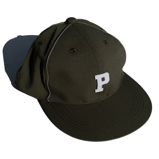 P01 / スナップバックキャップ / P CAP - OLIVE / PLAY DESIGN プレイデザイン 23AW4MPCPOLV0
