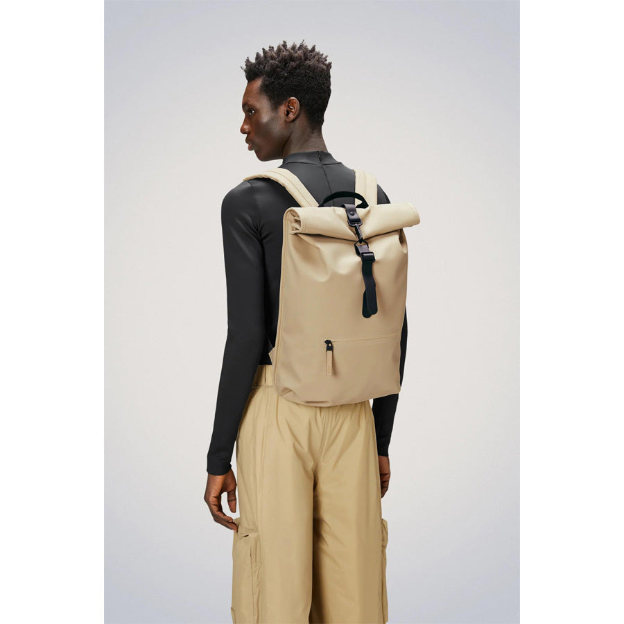RAINS （レインズ） / バッグ　防水 バックパック リュックサック / ROLLTOP RUCKSACK - SAND / 904-41-13320 24
