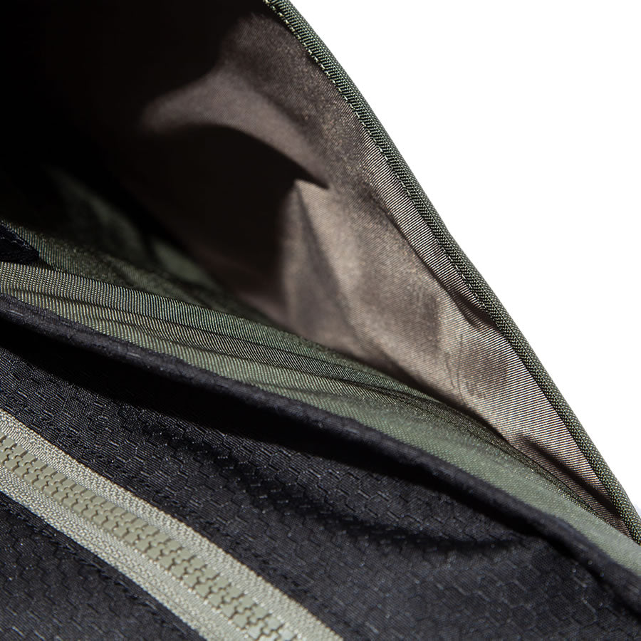 F/CE. (エフシーイー) / ショルダーバッグ  / LIGHTWEIGHT COURIER SHOULDER BAG - BLACK /  FRN36241B0001