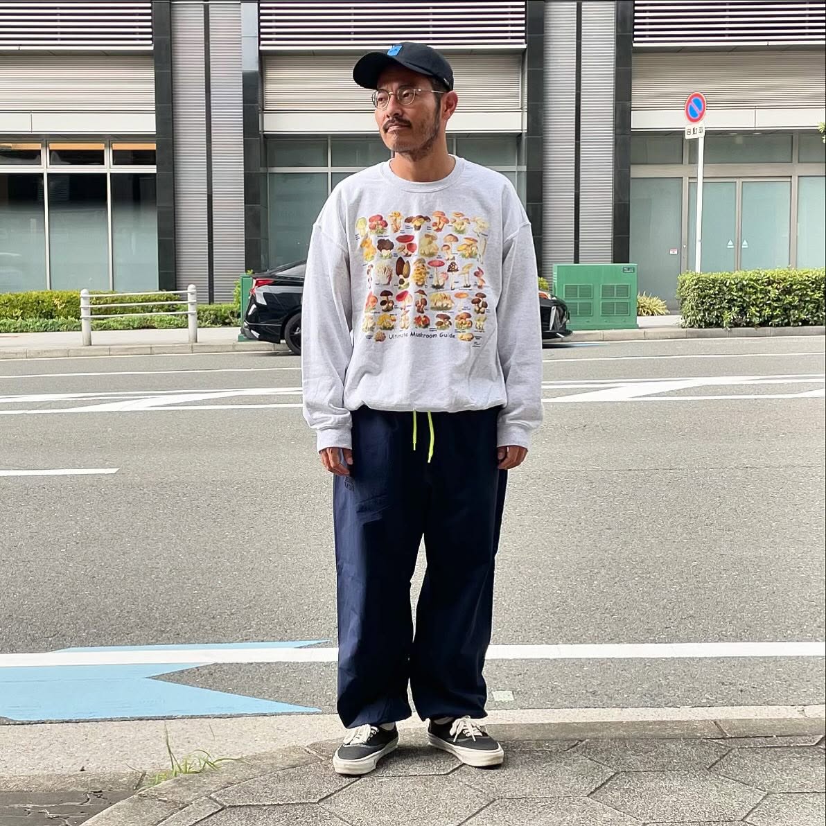 ATLAS SCREEN PRINTING/ きのこ スウェット クルーネック 裏起毛/ CR/NK SWEAT SHIRT "ULTIMATE MUSHROOM GUIDE" - ASH / メンズ