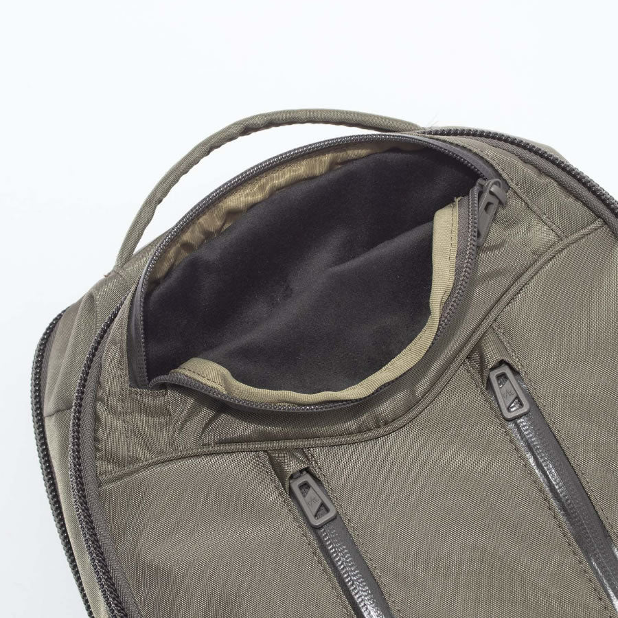 F/CE. (エフシーイー) / リュックサック バックパック  / 420 re/cor DAYTRIP BP - BLACK / FCD30251B0001 FCE / 32L