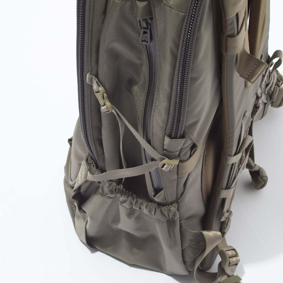 F/CE. (エフシーイー) / リュックサック バックパック  / 420 re/cor DAYTRIP BP - BLACK / FCD30251B0001 FCE / 32L