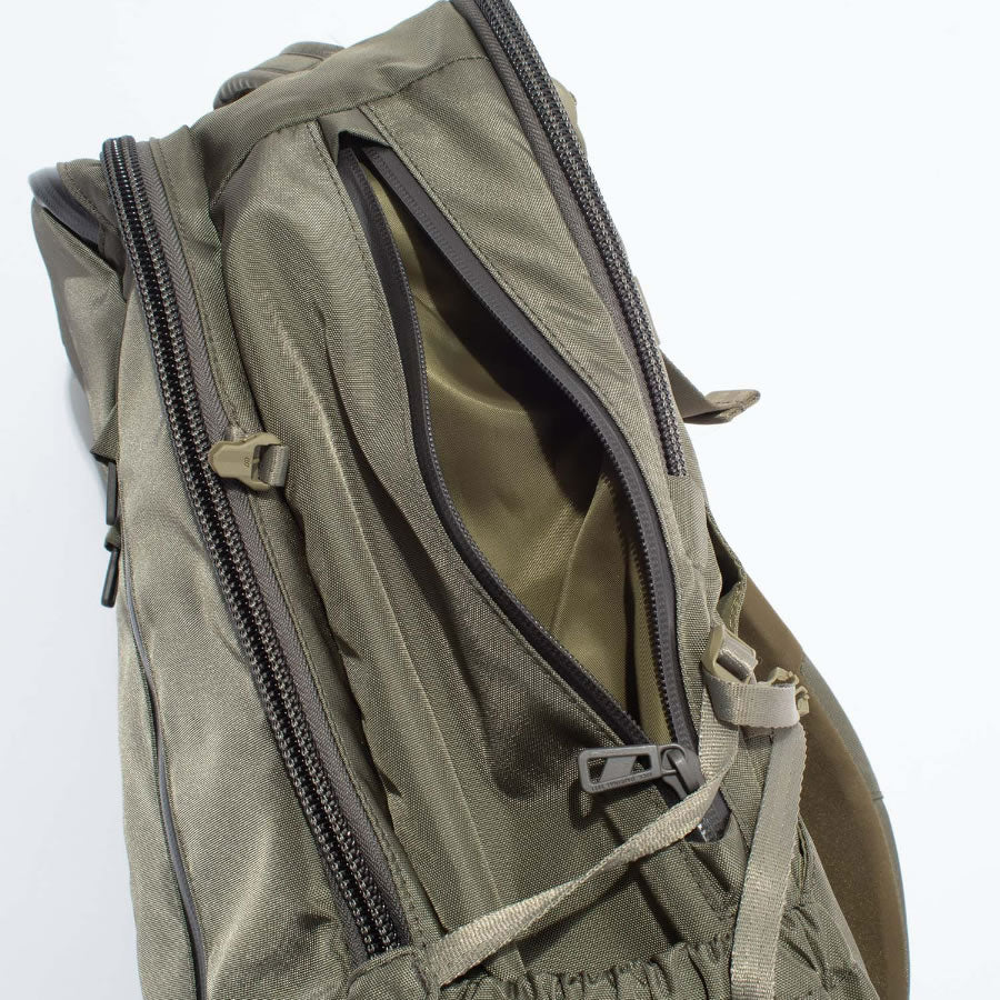 F/CE. (エフシーイー) / リュックサック バックパック  / 420 re/cor DAYTRIP BP - BLACK / FCD30251B0001 FCE / 32L