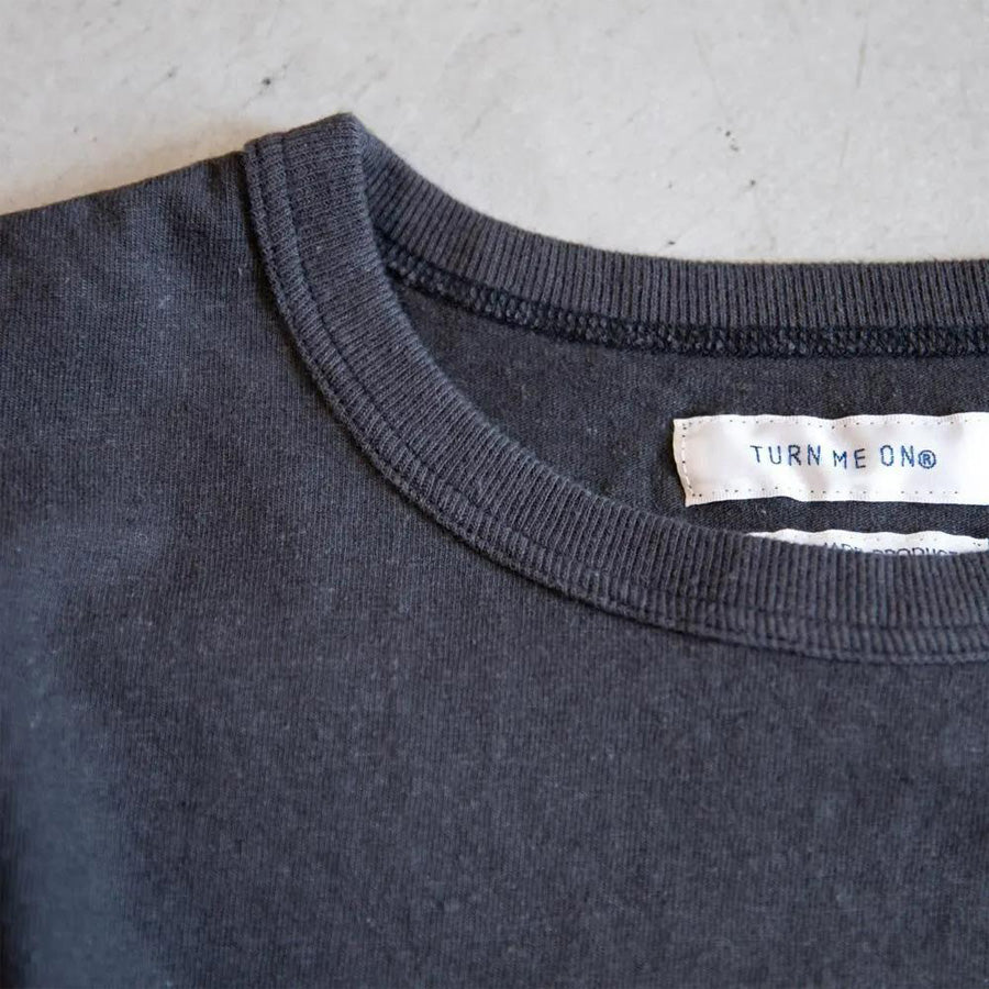 TURN ME ON(ターンミーオン) / 半袖 ドロップショルダーT / ヘンプコットン ドロップショルダーTEE - CHARCOAL / 125-591