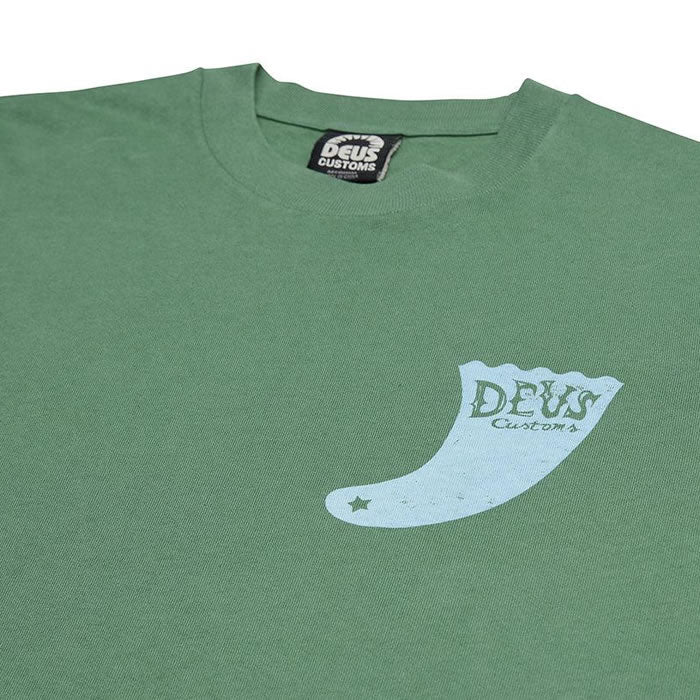 DEUS EX MACHINA ( デウスエクスマキナ ) / 半袖 Tシャツ / SINGLE FIN TEE - HILLSIDE GREEN / DMF241772 / メンズ