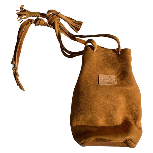 NASNGWAM (ナスングワム) / レザー バッグ / NAPOLEON BAG - CAMEL / H0776403 / メンズ 日本製