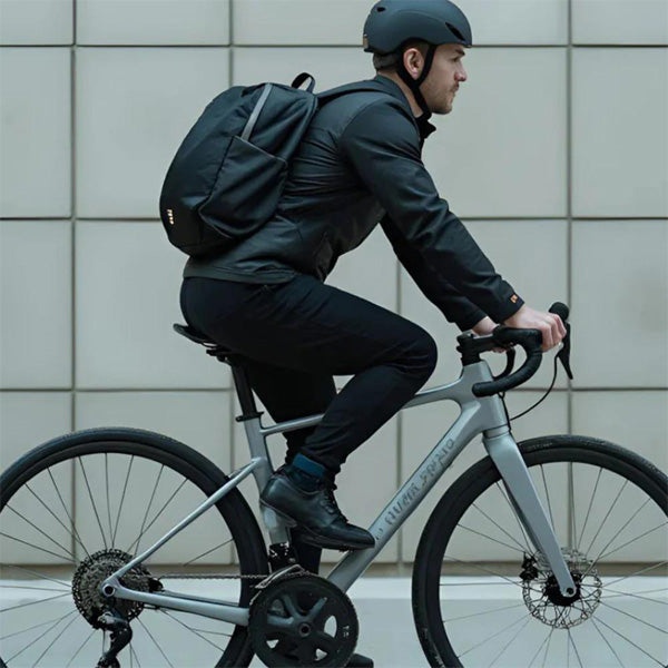 VENQUE (ヴェンク) / バックパック リュックサック / TRANSIT ALPHA - BLACK / 国内正規取扱店 / 1年間製品保証付き 20L