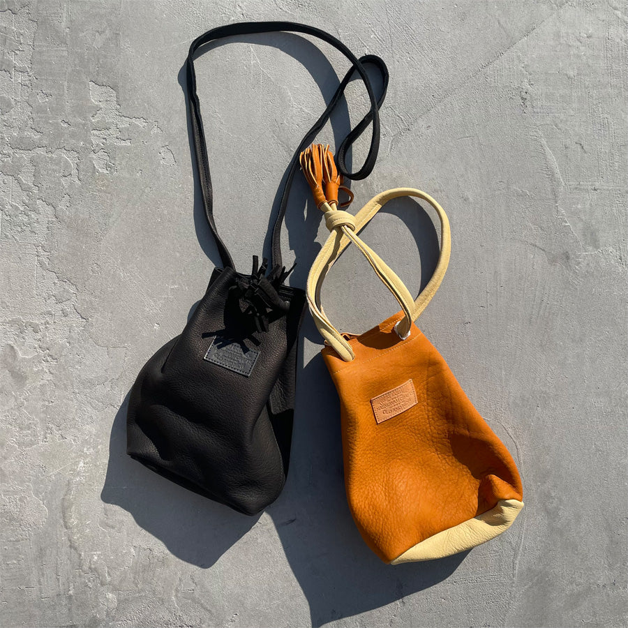 NASNGWAM (ナスングワム) / 巾着 レザー バッグ / DEARSKIN WHISKY BAG - CAMEL / EM2326402 / 日本製