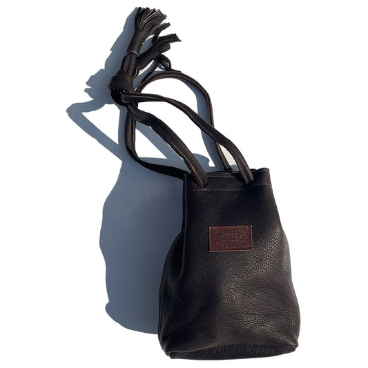 NASNGWAM (ナスングワム) / 巾着 レザー バッグ / DEARSKIN WHISKY BAG - DARK BROWN / EM2326402 / 日本製