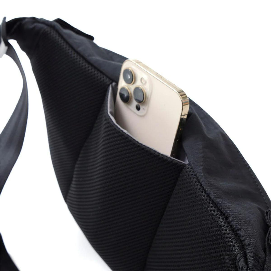 CHROME クローム / 防水 ボディバッグ スリングバッグ ショルダーバッグ / BOT FLAP SLING 8L - BLACK CRINKLE / BJ008