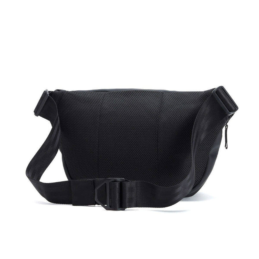 CHROME クローム /  ボディバッグ スリングバッグ ショルダーバッグ / BOT FLAP SLING 8L - MATTE BLACK / BJ008