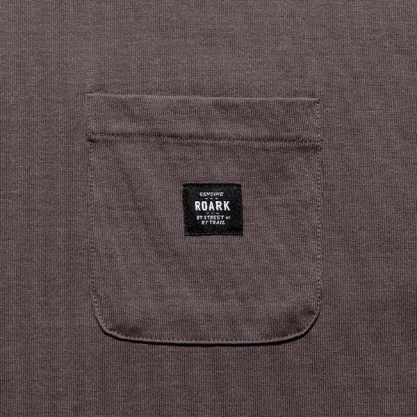 THE ROARK (ロアーク) /  半袖Tシャツ ドライ / "LABEL POCKET" FINE TECH DRY TEE - CHARCOAL / RTJF1200 / メンズ