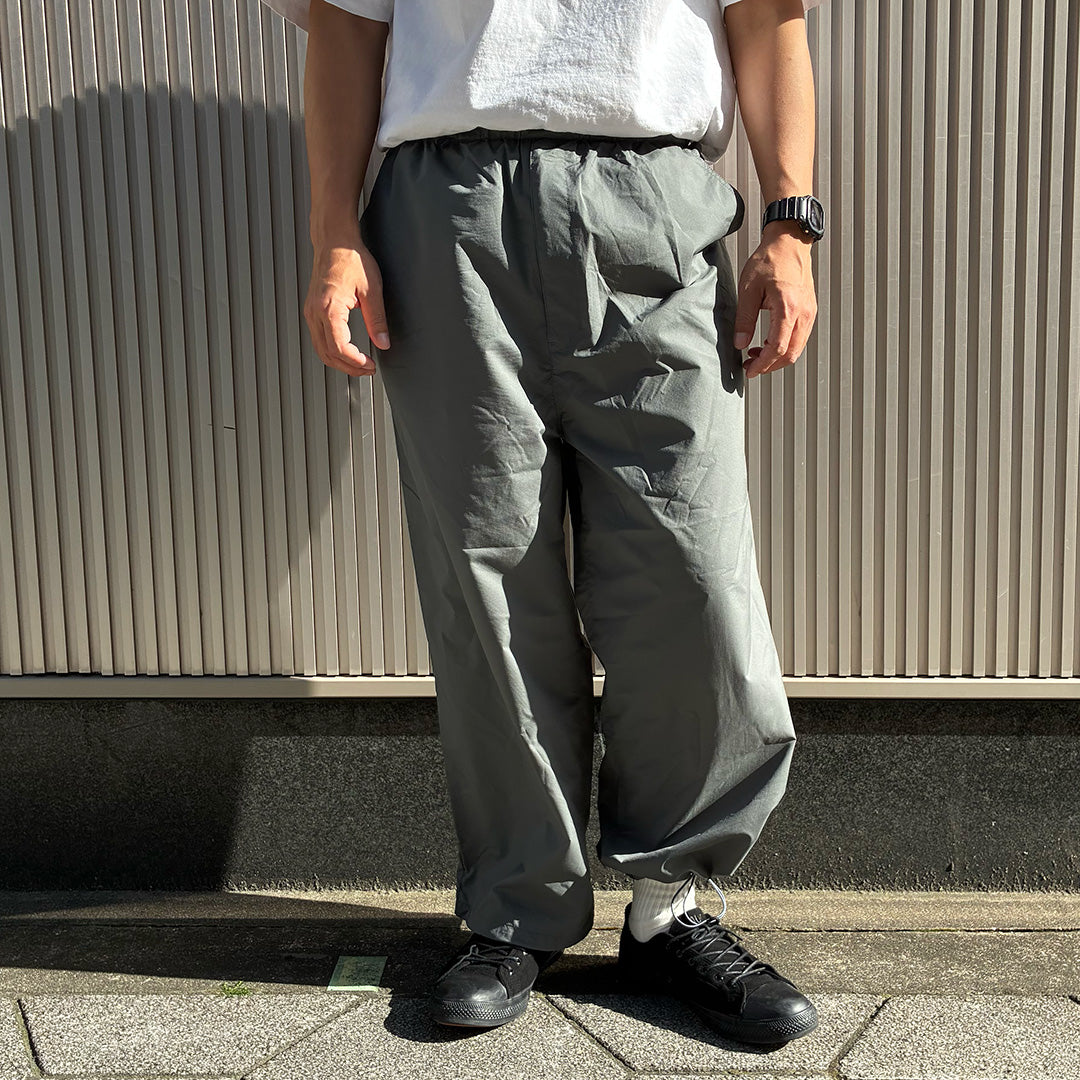 AXESQUIN.MODIFIED アクシーズクイン / リラックスフィット 軽量速乾ナイロンイージーパンツ / HELIUM BIG PANTS - PEWTER/322042/メンズ