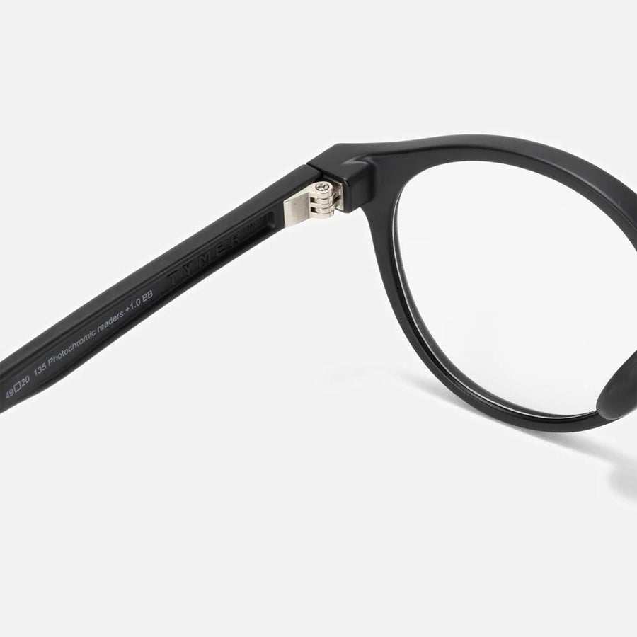 TYMER(タイマー) / 調光遠近両用 アイウェア / OLIVER - Matt Black  x Photochromic Clear to Grey / TR105-MBK-PGD / メンズ