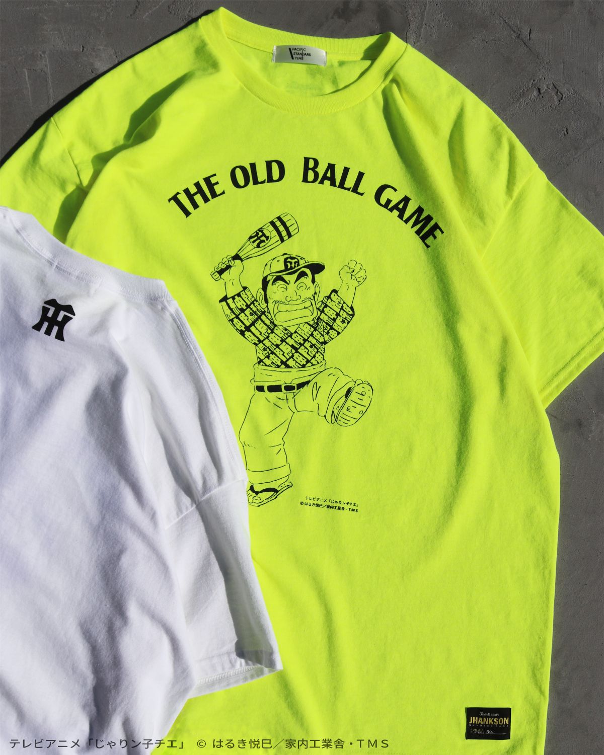 [2026年10月再生産決定！] 「阪神タイガース」× テレビアニメ「じゃりン子チエ」 / 半袖Tシャツ / “テツ” セブンスイニング Tee - NEON YELLOW / Produced by JHANKSON × PACIFIC STANDARD TIME